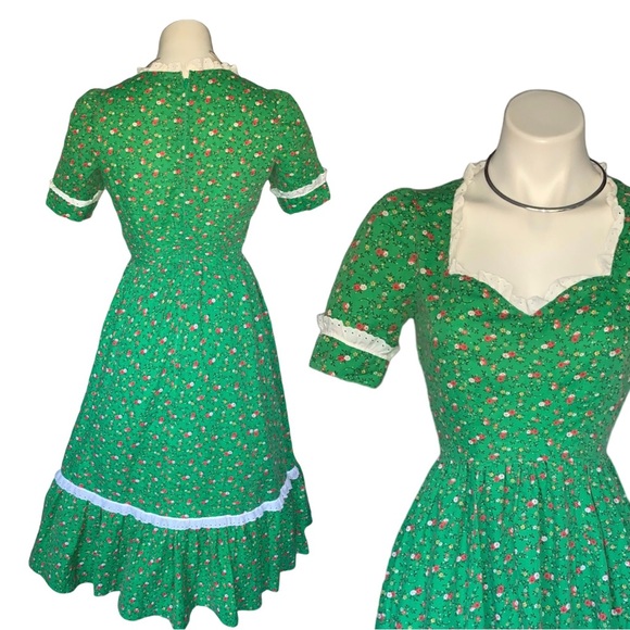 v i n t a g e :: Whimsical Handmade Floral Cottagecore Milkmaid Dress - Picture 7 of 16